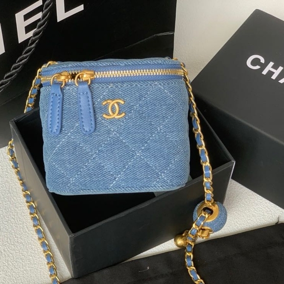 <AUTHENTIC>CHANEL bag - Picture 1 of 9